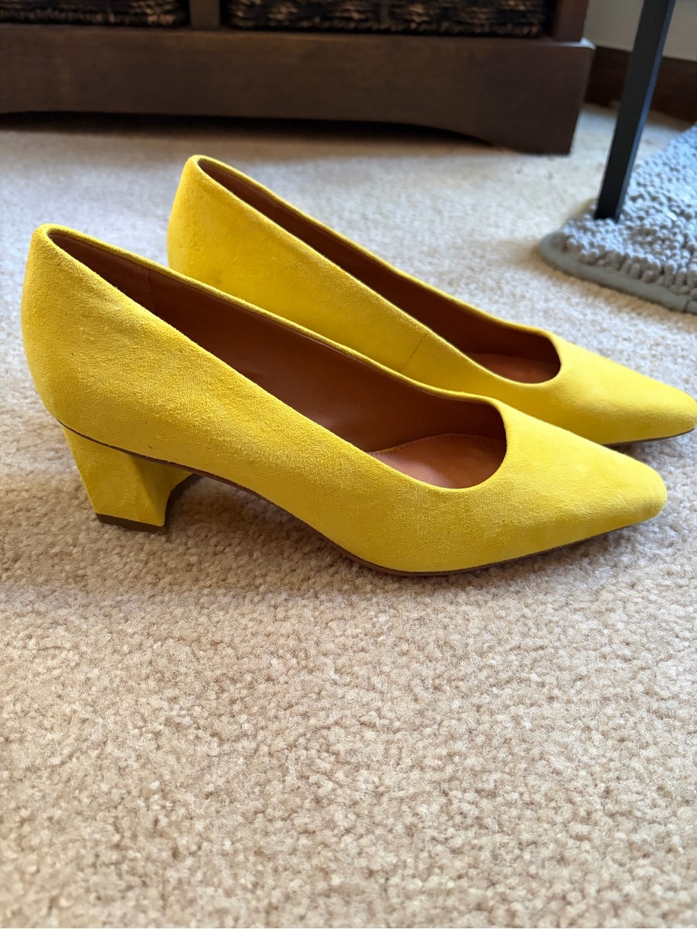 Franco Sarto yellow suede pumps size 6